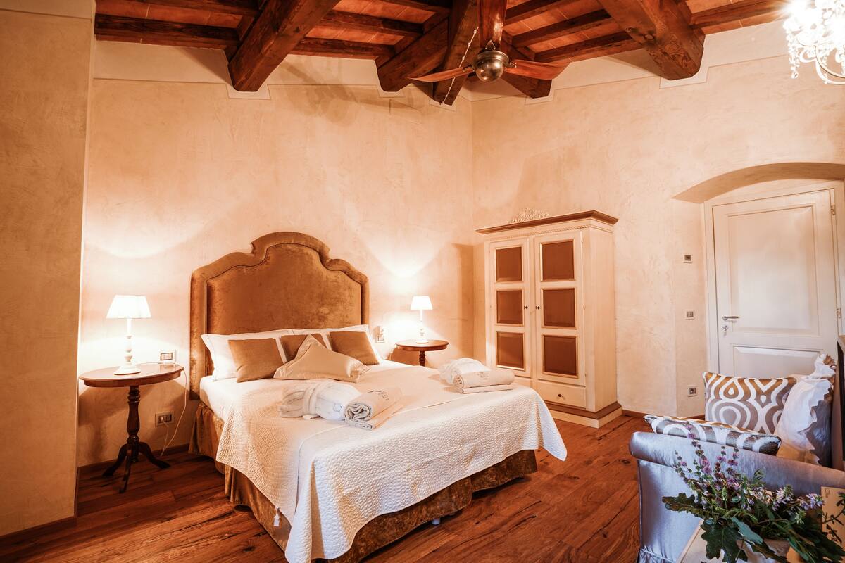Deluxe Double or Twin Room | In-room safe, desk, free cots/infant beds, free WiFi