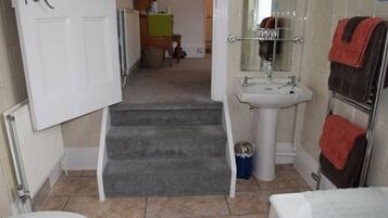 Twin Room, Ensuite | Bathroom