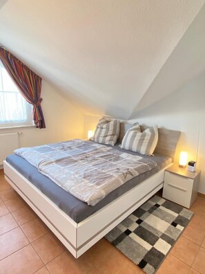 2 عدّة غرف نوم وسرير سفر وواي فاي مجانًا