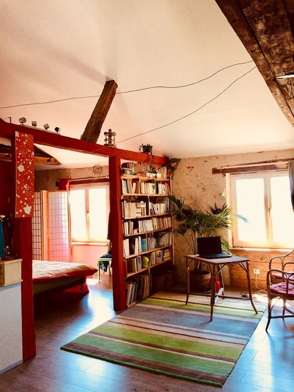1 bedroom, desk, iron/ironing board, Internet