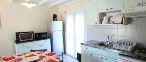 Réfrigérateur, micro-ondes, lave-vaisselle