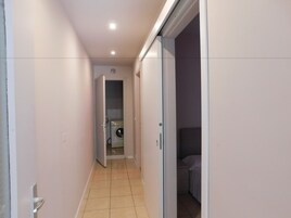 Διαμέρισμα, 2 Υπνοδωμάτια, Μπανιέρα | Περιοχή καθιστικού | Τηλεόραση με επίπεδη οθόνη