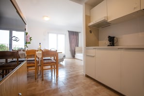 Apartment, 1 Schlafzimmer, Balkon | Wohnbereich | Flachbildfernseher