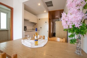 Διαμέρισμα, 1 Υπνοδωμάτιο, Μπαλκόνι | Περιοχή καθιστικού | Τηλεόραση με επίπεδη οθόνη