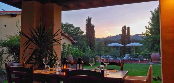 Outdoor dining - Torrebianca Tuscany (Rignano sull'Arno)