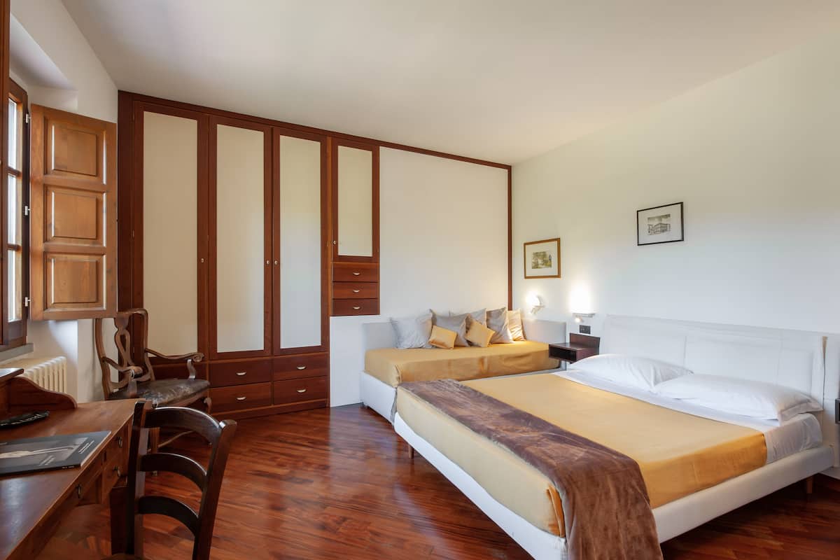 Room, 1 King Bed, Pool View