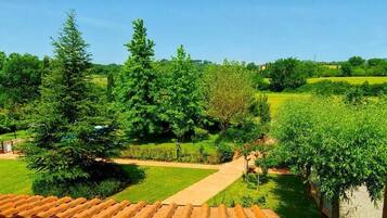 Zimmer, 1 King-Bett, Poolblick | Ausblick vom Zimmer