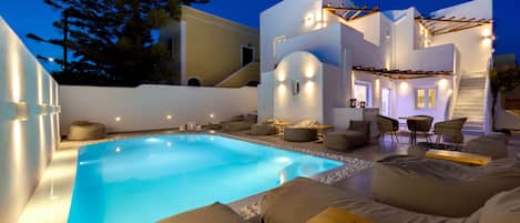 Seasonal outdoor pool