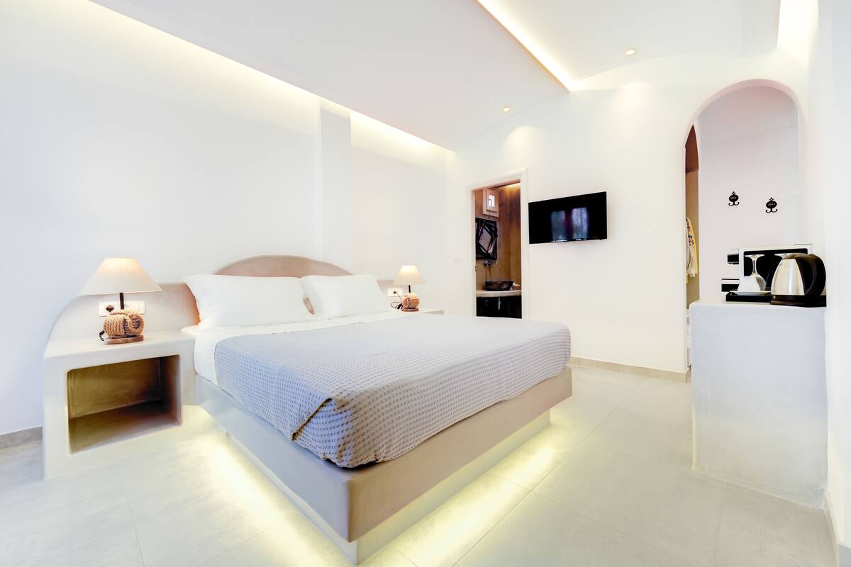 Standard Suite | Ropa de cama de alta calidad, cortinas opacas, sistema de insonorización