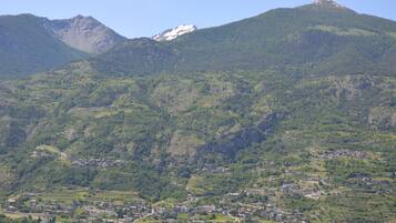 Camera Superior, vasca idromassaggio (SPA bathtub) | Vista dalla struttura