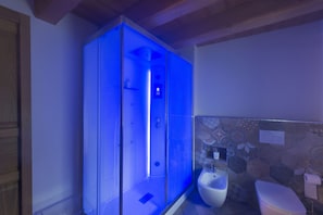 Superior Room, Jetted Tub (SPA shower) | Bathroom