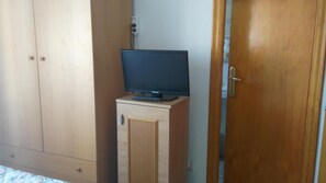 In-room safe, desk, laptop workspace, free WiFi - Hostal Mari Loli (San Fulgencio)