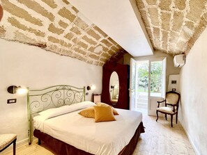 Superior Room, Patio, Park View