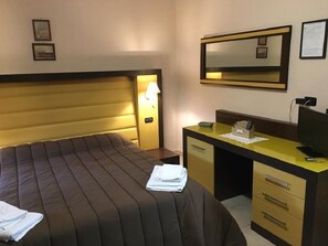 Kamar Double atau Twin Comfort | Brankas, Internet kabel gratis, dan seprai linen