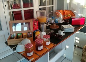 Petit déjeuner continental servi tous les jours en supplément