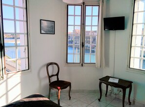 Double Room, River View | Room amenity