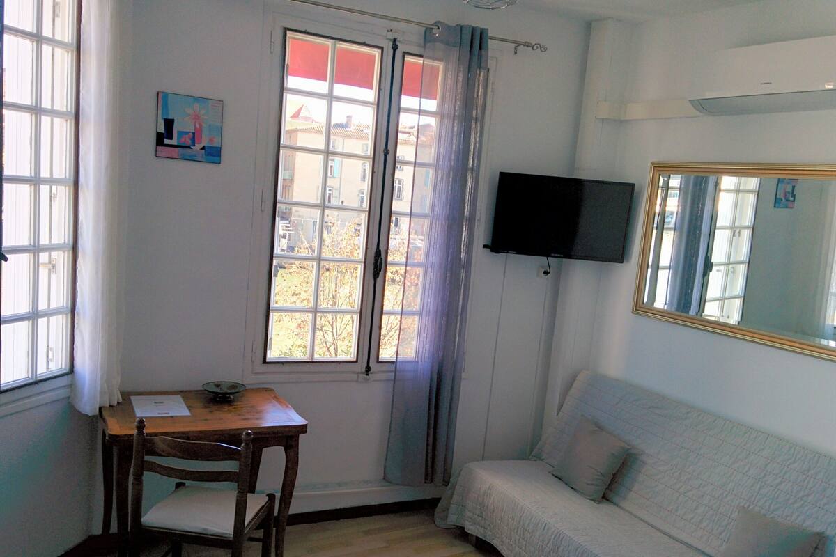 Family Room | Room amenity