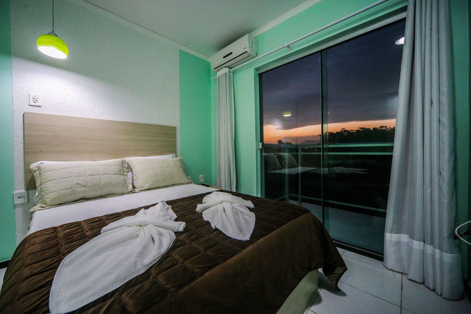 华丽套房, 1 张双人床, 无烟房 | 高档床上用品、特色家居、办公桌、遮光窗帘