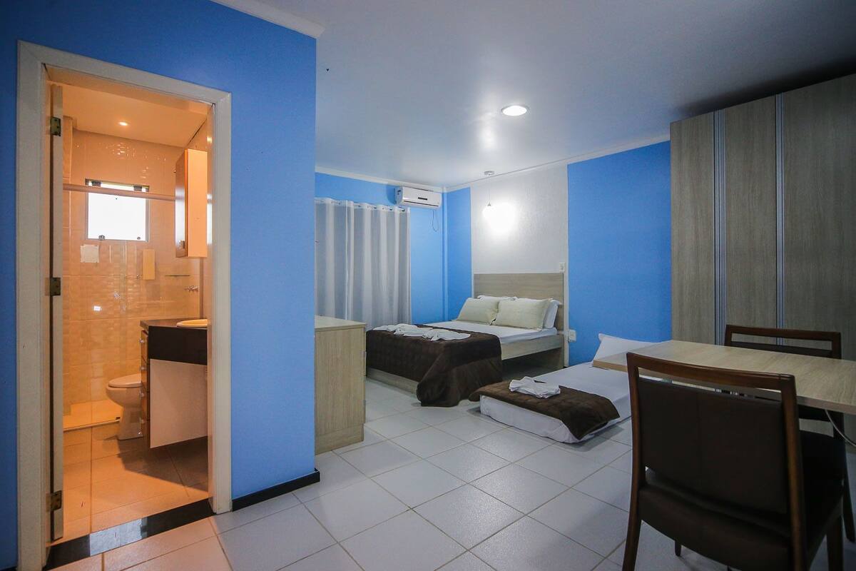 Quarto triplo conforto, várias camas, para não fumantes | Roupas de cama premium, individualmente mobiliados, escrivaninha