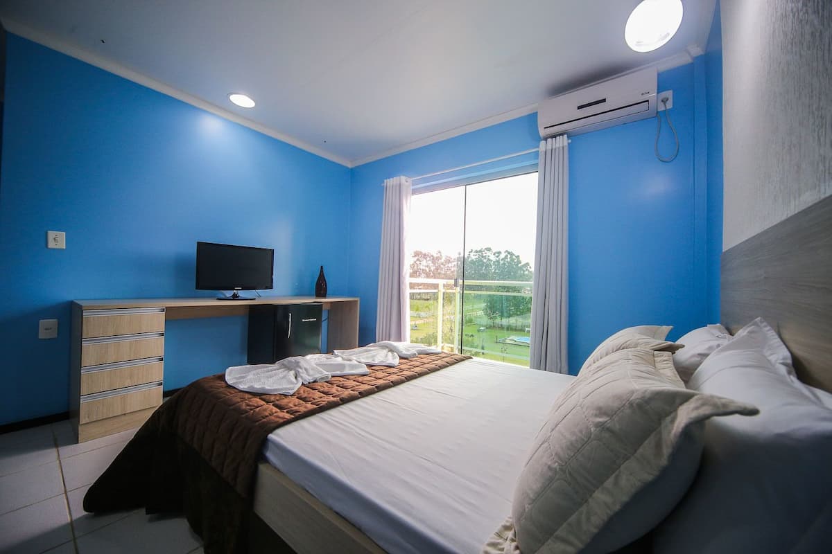 Quarto casal conforto, 1 cama de casal, para não fumantes | Roupas de cama premium, individualmente mobiliados, escrivaninha