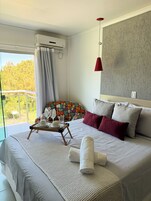 Quarto luxo | Roupas de cama premium, individualmente mobiliados, escrivaninha