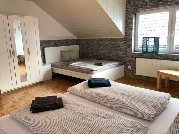 3 bedrooms, soundproofing, iron/ironing board, cribs/infant beds