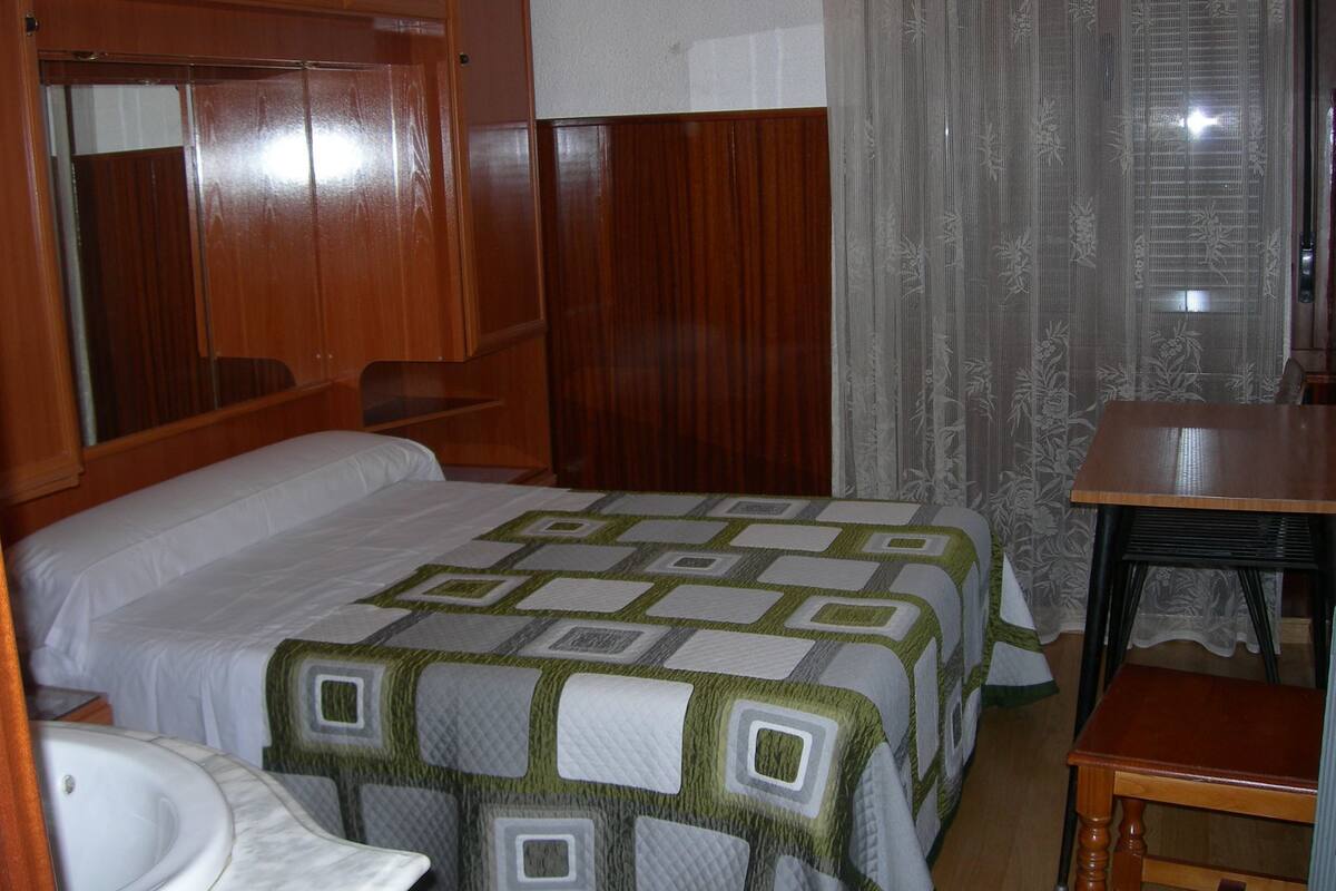Soundproofing, free WiFi, bed sheets