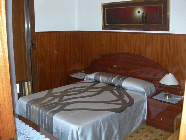 Soundproofing, free WiFi, bed sheets