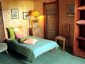 ファミリー スタジオ | ミニバー、セーフティボックス (室内)、デスク、アイロン / アイロン台