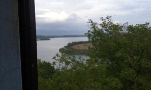 A view of a river with a small island and dense greenery in the foreground. - Latera B&B (Barberino di Mugello)