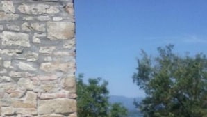 A stone building with a view of the sea and greenery. - Latera B&B (Barberino di Mugello)