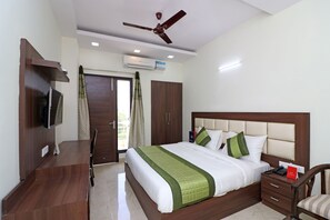 Deluxe Double Room, Balcony | Premium bedding, laptop workspace, iron/ironing board, free WiFi - SKS Hospitality (Gurugram)