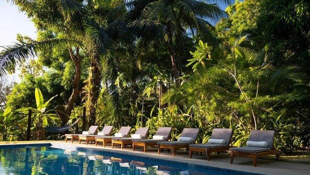 2 outdoor pools, open 7 AM to 10:00 PM, pool umbrellas, sun loungers - Nya Hotel (Cóbano)