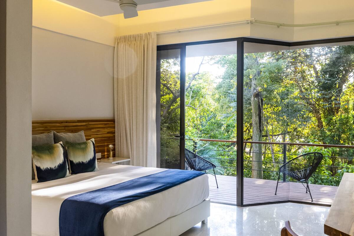 deluxe balcony | 1 bedroom, egyptian cotton sheets, premium bedding, minibar