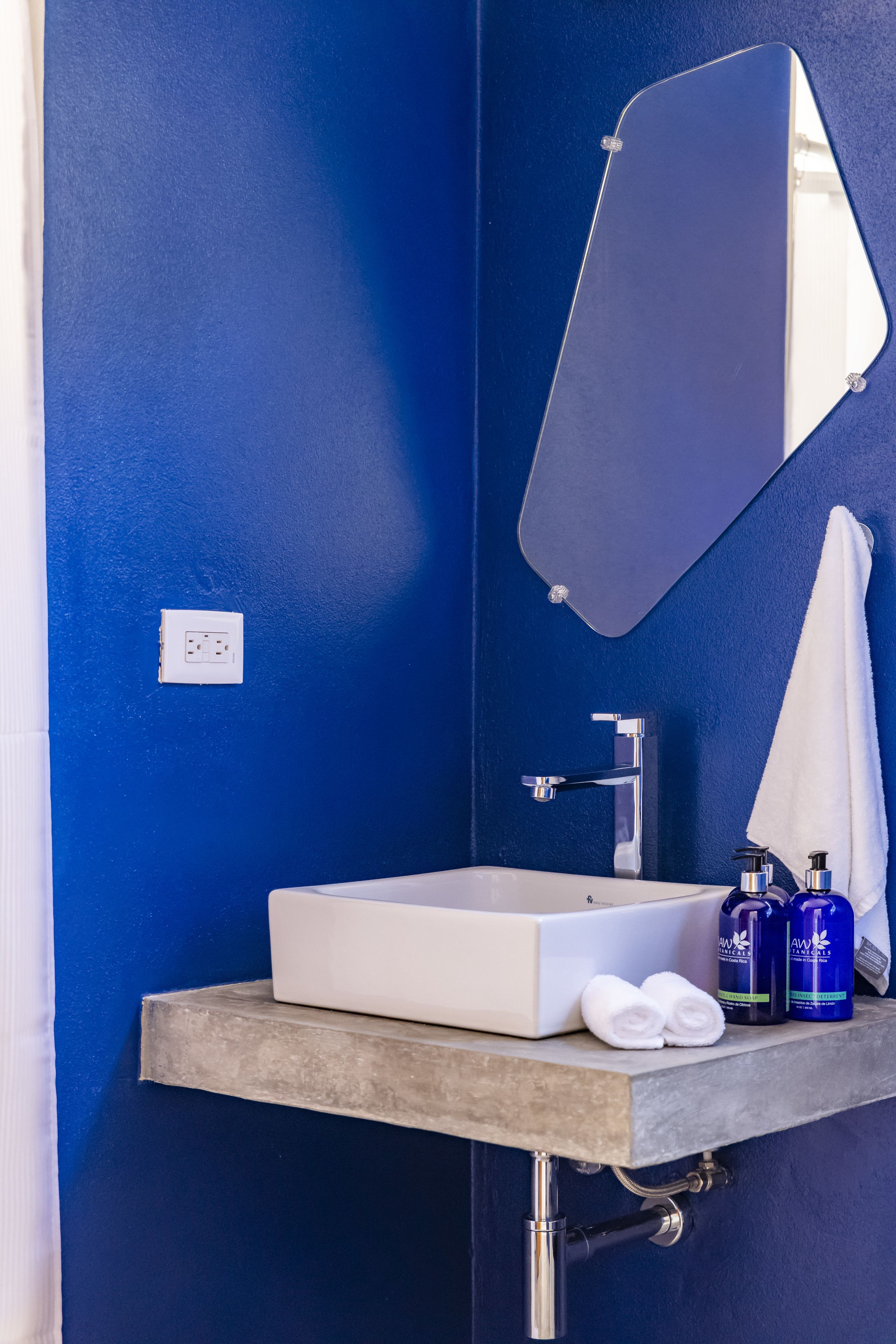 shower, rainfall showerhead, eco-friendly toiletries, hair dryer