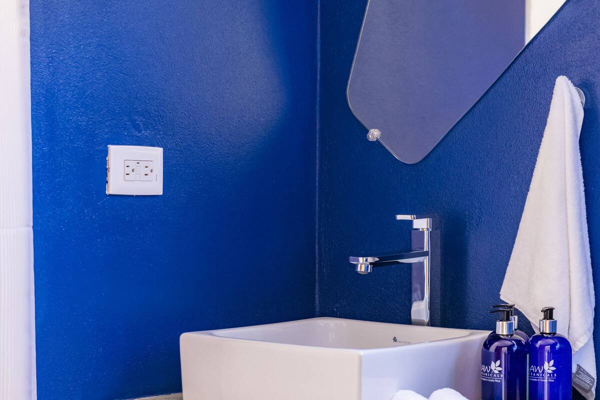 shower, rainfall showerhead, eco-friendly toiletries, hair dryer