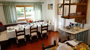 Free daily buffet breakfast - B&B Mike e Kikka (Cesiomaggiore)
