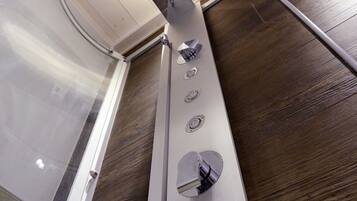 Kamar Quadruple (Lilla) | Shower kamar mandi