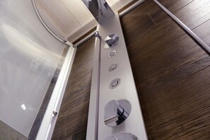 Quadruple Room (Lilla) | Bathroom shower - B&B Mike e Kikka (Cesiomaggiore)