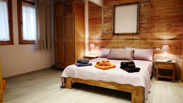 Quadruple Room (Lilla) | Cribs (free), rollaway beds (surcharge), WiFi (free), bed sheets - B&B Mike e Kikka (Cesiomaggiore)