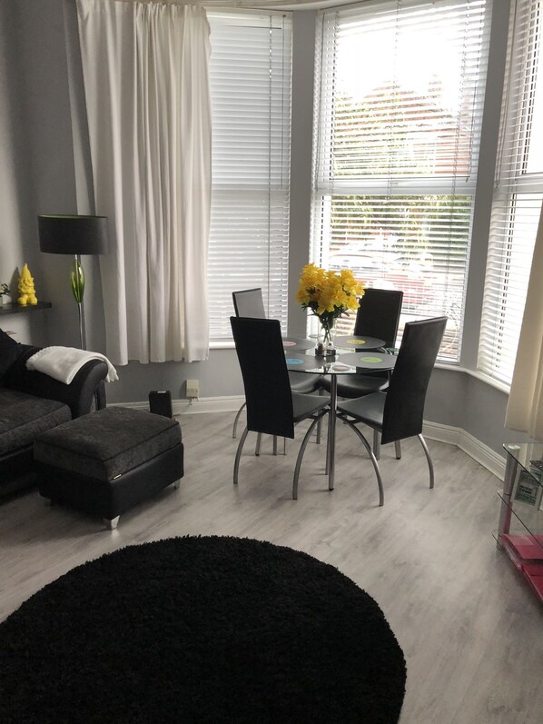 Apartment, 1 Bedroom | Living area