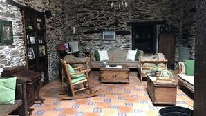 Unclassified image, 3 of 31, button - Casa Grande da Ferreria de Rugando (Quiroga)