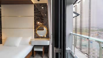3 Bedrooms Apartment, 2 Bathrooms | Hiên
