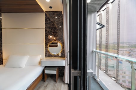 3 Bedrooms Apartment, 2 Bathrooms | Terrace/patio