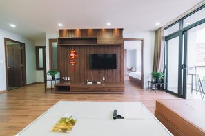 Departamento, 3 habitaciones (3 Bathrooms) | Área de sala de estar | Smart TV 