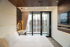 3 Bedrooms Apartment, 2 Bathrooms | Desk, laptop workspace, soundproofing, free WiFi