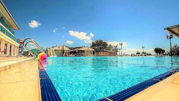 Indoor pool, 3 outdoor pools, pool umbrellas, sun loungers