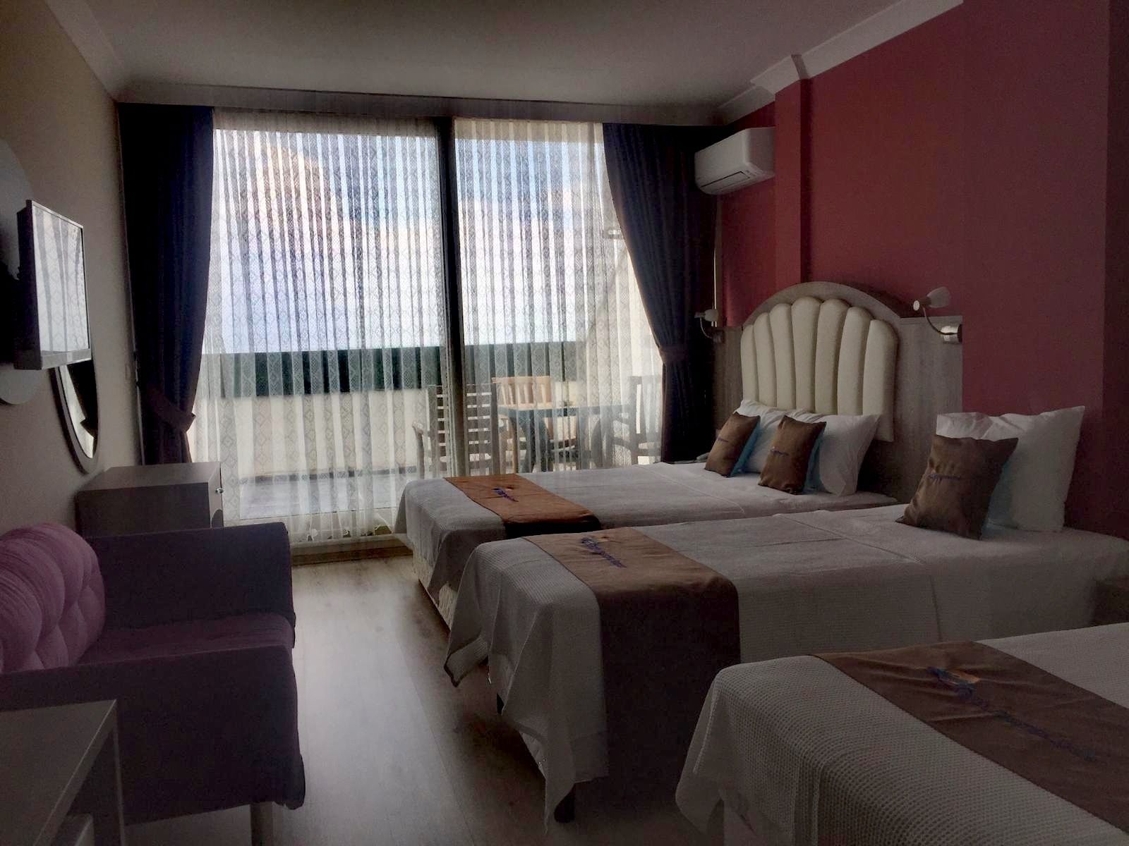 standard quadruple room | hypo-allergenic bedding, free minibar items, in-room safe, desk