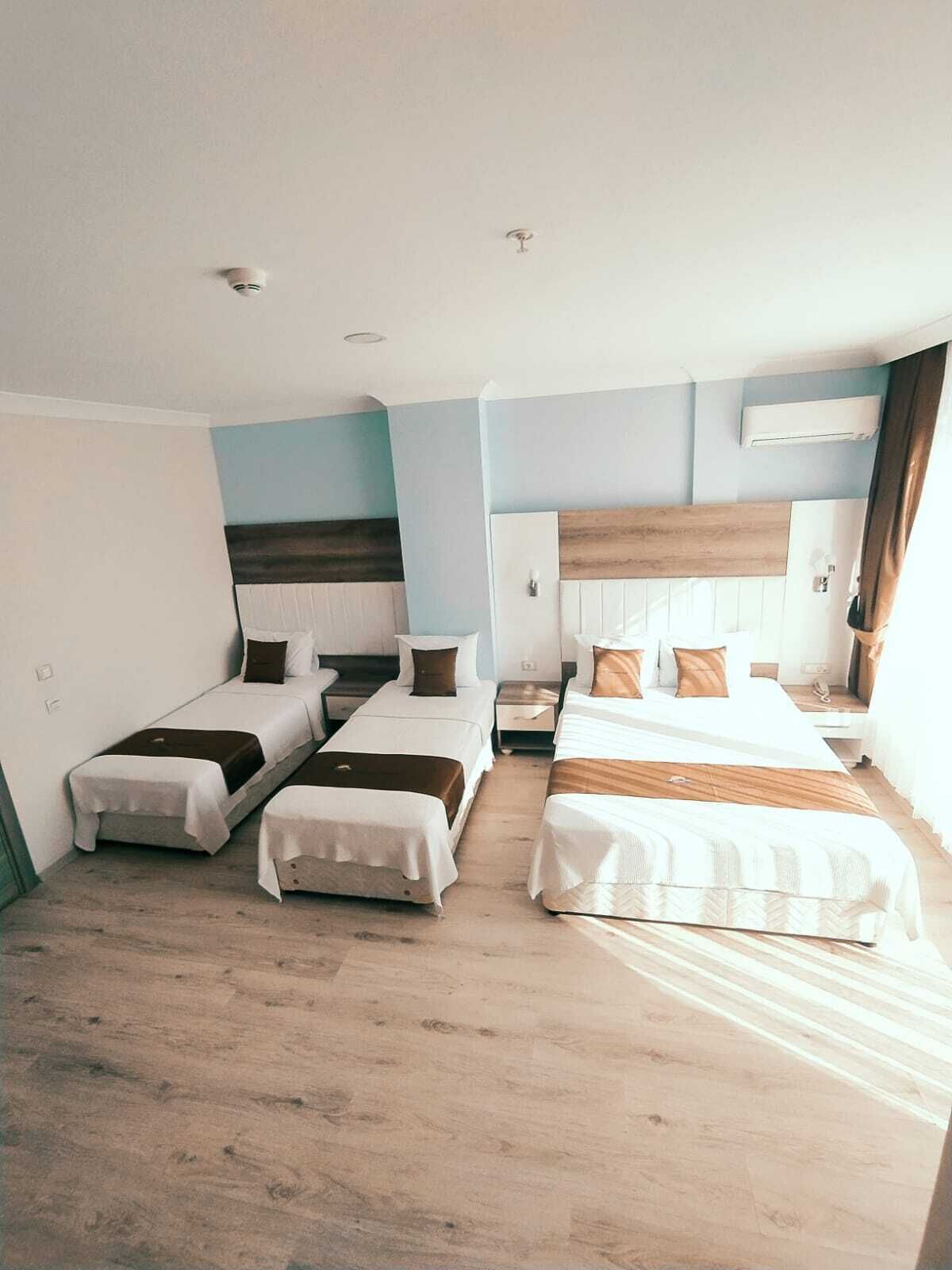 standard quadruple room | hypo-allergenic bedding, free minibar items, in-room safe, desk