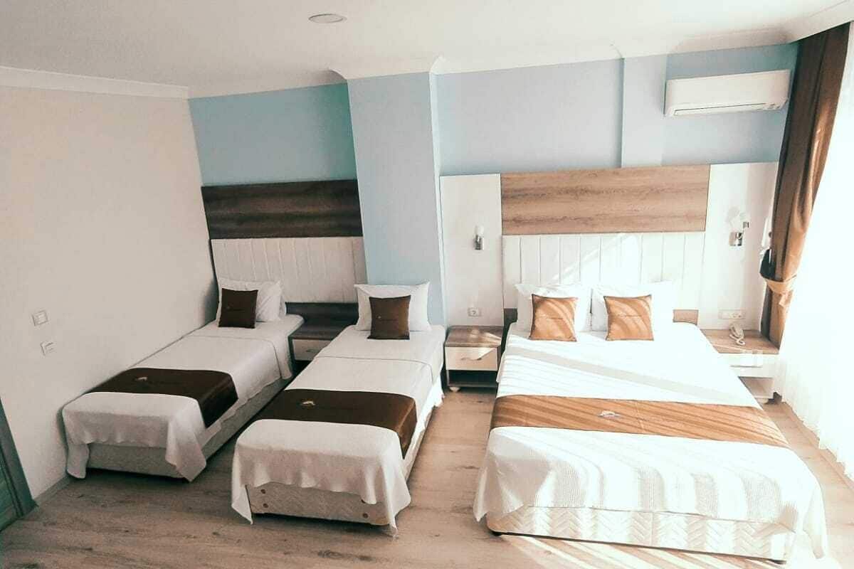 standard quadruple room | hypo-allergenic bedding, free minibar items, in-room safe, desk